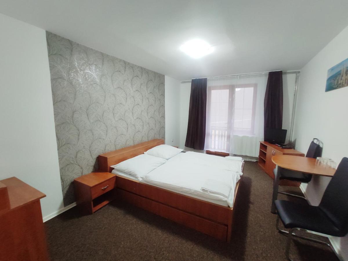Horsky Hotel Eva Svätý Jur Chambre photo